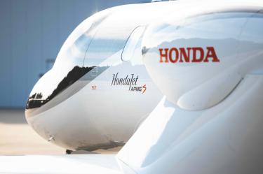 El paquete de actualización HondaJet APMG S incluye software y hardware de aviónica que ofrecen mayores velocidades de procesamiento y permiten futuras innovaciones en toda la flota de HondaJet existente.