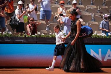 Naomi Osaka en su vestido para el primer partido de Roland Garros.