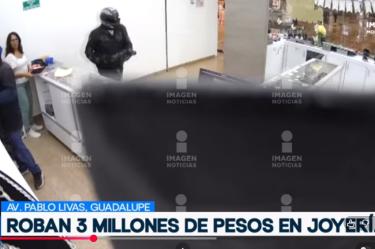 Un grupo de al menos tres hombres cometió un asalto a una joyería apoderándose de mercancía cuyo monto estaba valuado en más de un millón de pesos.