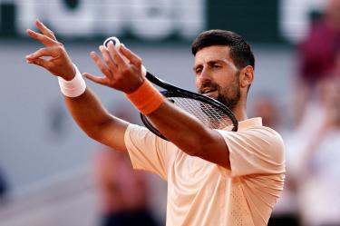 Novak Djokovic triunfo ante Royer y logró avanzar de ronda en Roland Garros