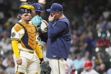 El pitcher Abner Uribe está bajo la sombra de la polémica por burlarse de los St. Louis Cardenals.