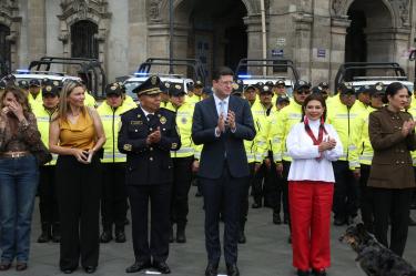 Como parte de la estrategia, los elementos portarán una chamarra color amarillo, fluorescente, con la leyenda "Policía Centro Histórico”