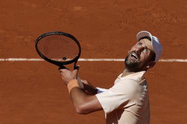 Novak Djokovic avanzó a la tercera ronda en Roland Garros después de vencer a Valentin Royer.