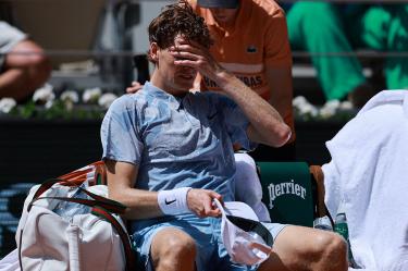 ¡Sorpresa mayor en Roland Garros! Sinner es eliminado; víctima del intenso calor