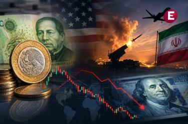 Peso mexicano y dólar frente a gráfica financiera descendente, con tensión militar entre Estados Unidos e Irán cerca del estrecho de Ormuz.