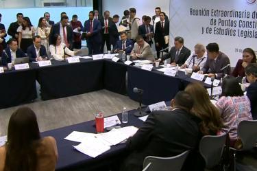 De la misma forma, se aprobó que los magistrados en funciones de la Sala Superior del TEPJF puedan participar en la elección judicial de 2028, a fin de reelegirse.