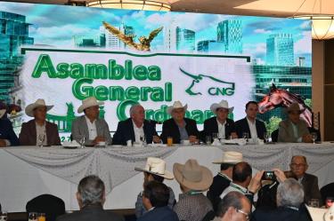 Imagen de la mesa de presidium en la XC Asamblea General Ordinaria de la CNOG en Ciudad de México.