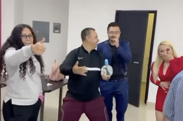 Acusan al jefe de la Unidad Antisecuestro de Hidalgo de hacer una fiesta dentro de las instalaciones de la corporación.