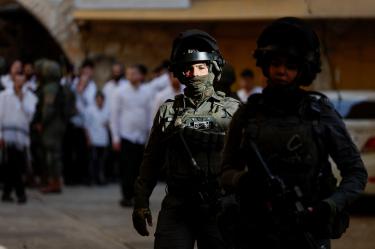 Bombardeos israelíes y ataques de Hezbolá continúan mientras Estados Unidos impulsa negociaciones entre Israel y Líbano.