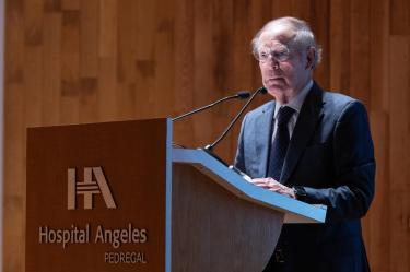 José Ramón Fernández encabezó la presentación del libro El balón rueda tres veces en México: 1970, 1986 y 2026, acompañado por familiares, colegas, alumnos y personalidades del deporte y la comunicación.