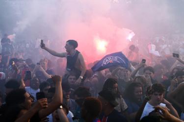 Fans del PSG salieron a las calles de París a celebrar