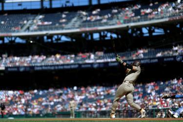 Fernando Tatis rompió una sequía de 55 juegos sin cuadrangular al conectar un jonrón de 451 pies ante los Nacionales de Washington, el primero de su temporada con los Padres de San Diego.