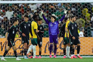 Memo Ochoa en el juego de México vs Australia
