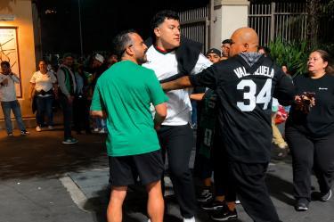 Aficionados mexicanos se involucraron en diversas riñas durante y después del partido amistoso entre México y Australia en el Rose Bowl de Pasadena.