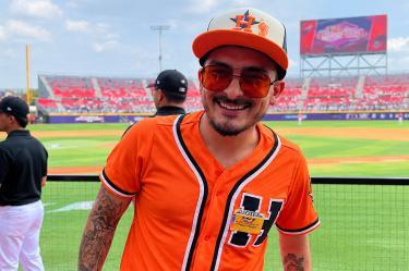 Ricardo Pérez recordó la ocasión en la que aseguró apoyar a los Astros de Houston durante la México City Series 2024 mientras utilizaba un jersey de los Naranjeros de Hermosillo.