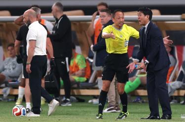 Japón e Islandia probaron la regla de los 10 segundos que se aplicará en el Mundial