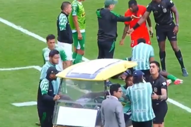 Un jugador de la Serie B fue atropellado en Ecuador por el carrito médico.