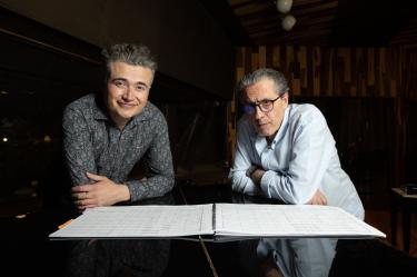 Alex Mercado y Rosino Serrano presentan sus grabaciones con la Orquesta Moderna.