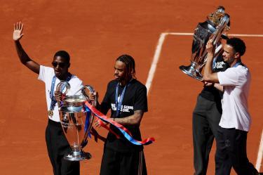 Los actuales bicampeones de la Champions League pasearon sus trofeos por el torneo de Roland Garros