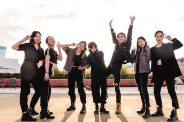 Fandom con impacto: cómo el K-pop pasó del escenario a la calle, la acción social y la política