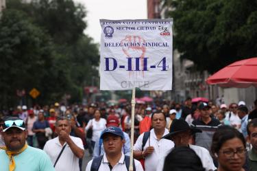 Maestros de la CNTE marchando en calles de la Ciudad de Méxioc