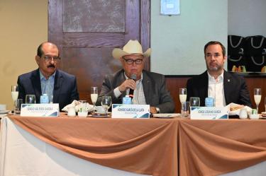 La mitad de la producción de leche proviene de pequeños y medianos productores con menos de 100 cabezas de ganado.