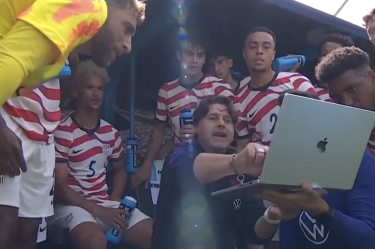 Pochettino utilizó una computadora para dar instrucciones tácticas.