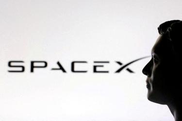 Flexibiliza reglas para beneficiar a SpaceX; Inversionistas no están convencidos