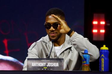 Anthony Joshua volverá a pelear después del accidente fatal que costó la vida de dos amigos.
