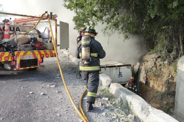 Debido al percance y el humo que ocasionó, la vialidad se vio afectada al ser cerrados dos carriles de circulación en sentido hacia el sur.