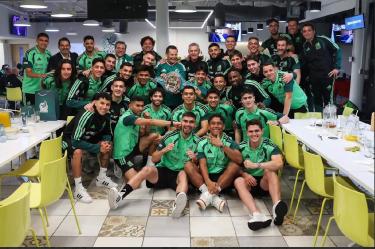 Chávez visitó este martes a la Selección Nacional Mexicana
