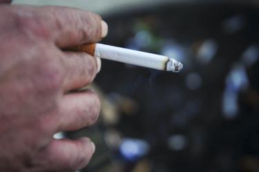 Los cigarrillos electrónicos pueden provocar lesiones pulmonares, asma y adicción a la nicotina en edades cada vez más tempranas, incluso si su consumo es esporádico.