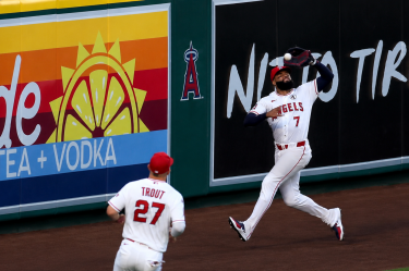 Los Angels sufrieron una desafortunada derrota debido a una extraña jugada defensiva que recuerda a Canseco.