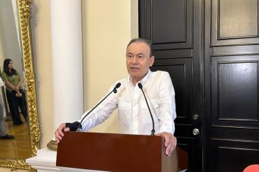 El gobernador de Sonora, Alfonso Durazo Montaño, durante la conferencia de prensa donde desmiente la publicación de Los Ángeles Times sobre su visa y presuntas investigaciones en Estados Unidos.