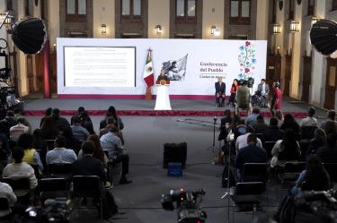 La jefa del Ejecutivo respondió que los diplomáticos no deben opinar de asuntos internos de otros países.