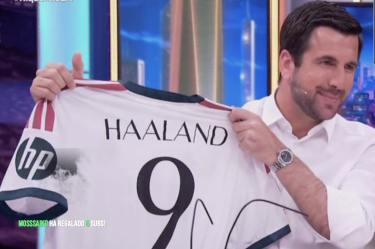 Momento en el que Enrique Riquelme anunció en el programa El Hormiguero que Erling Haaland sería jugador merengue si gana las elecciones presidenciales del Real Madrid.