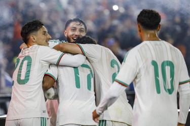 Los jugadores argelinos disfrutaron en el De Kuip Stadium de Rotterdam de un triunfo inesperado.