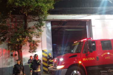 Más de 100 personas fueron evacuadas de la zona para evitar que corrieran algún riesgo por el incendio