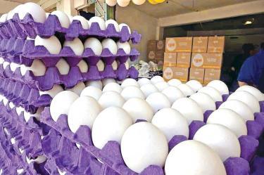 Cartones de huevo a la venta en un comercio de Veracruz.