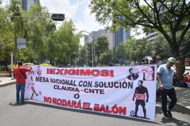 Maestros de la CNTE durante una de las protestas y bloqueos en la Ciudad de México.
