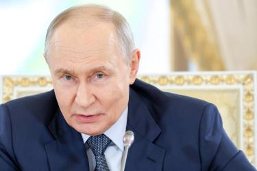 Volodimir Zelenski ofreció un alto el fuego total y una reunión directa con Putin, pero Moscú rechazó sin concesiones y exigió la retirada ucraniana de Donbás.