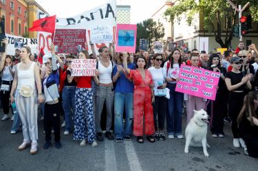 El proyecto contempla transformar la Isla de Sazan en un exclusivo destino turístico de lujo.