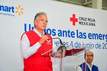 Presidente Nacional de Cruz Roja Mexicana, Eduardo Agüero Le Duc.