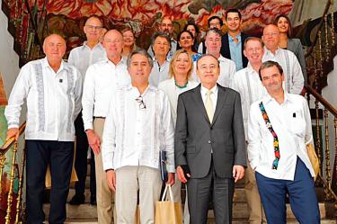 Alfonso Durazo, en medio, reunido con funcionarios de la Unión Europea.