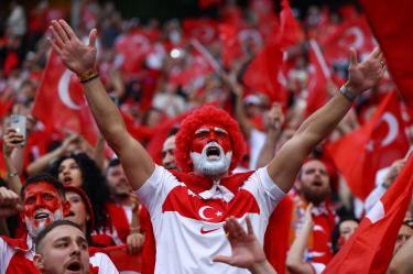 Aficionados de Turquía durante un partido de su selección previo al Mundial 2026.