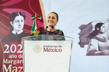 En Xalapa, Claudia Sheinbaum encabezó la asamblea de Jóvenes Construyendo el Futuro, resaltando que el programa ha dado empleo digno a 3.5 millones de becarios.