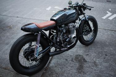 Policías interceptaron al sujeto de 40 años que no pudo acreditar la legal propiedad de la motocicleta con la documentación correspondiente.