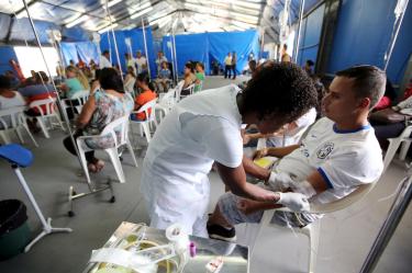 El Ministerio de Salud identificó tres casos graves tras la vacunación
