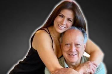 El papá de la cantante fue productor musical y mánager de varios artistas