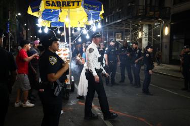 La policía neoyorquina tuvo mucho trabajo después de la derrota de los New York Knicks, pues hubo disturbios entre aficionados.